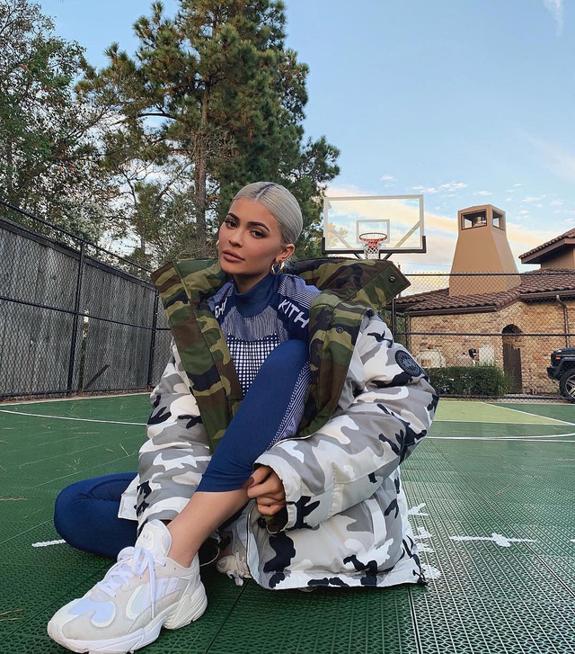 Kylie Jenner là ngôi sao có gu thời trang gây ảnh hưởng nhất - 19