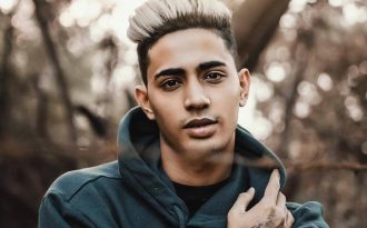 Hot blogger điển trai đột tử ở tuổi 21