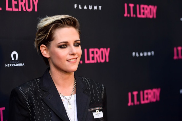 Kristen Stewart chuẩn men dự sự kiện - 1