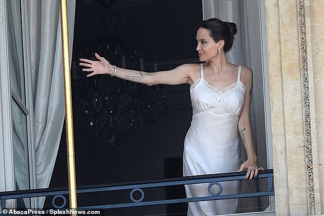 Angelina Jolie quyến rũ quay quảng cáo nước hoa - 4