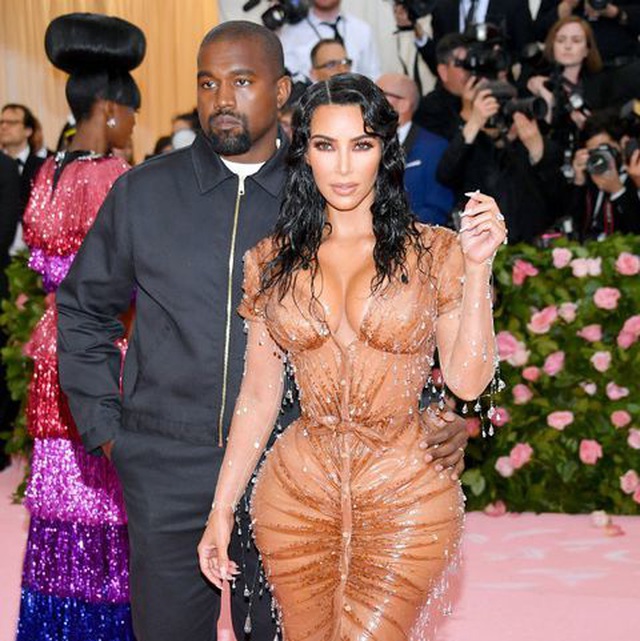 Kim Kardashian thừa nhận đau đớn khi diện váy quá bó - 3