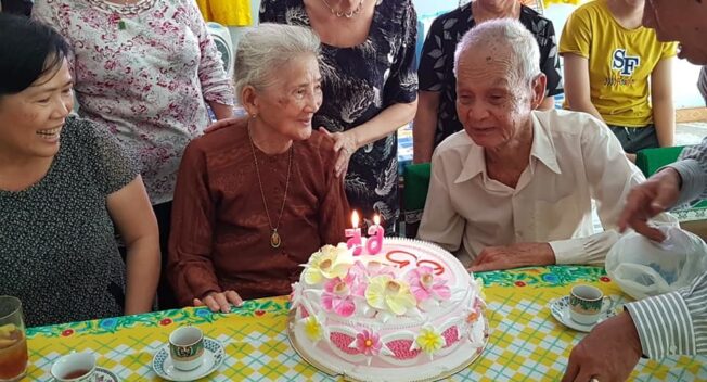 Cuộc hội ngộ xúc động của cụ ông 96 tuổi và mối tình đầu sau 65 xa cách ở Tiền Giang