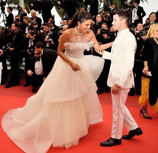 Priyanka Chopra - Nick Jonas: Cặp đôi nổi bật nhất LHP Cannes - 7