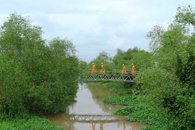 Điện về thay đổi đời sống bà con dân tộc Khmer tại các tỉnh Trà Vinh, Sóc Trăng, Bạc Liêu, Kiên Giang.