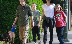 Angelina Jolie đưa con dạo phố cuối tuần