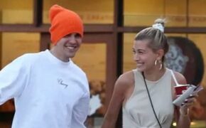 Justin Bieber vui vẻ ra phố cùng vợ