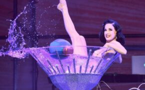 Vũ nữ thoát y Dita Von Teese trẻ đẹp ở tuổi 47