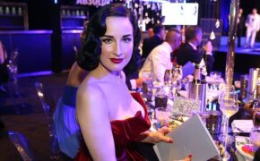 Nhan sắc đáng ngưỡng mộ của vũ nữ thoát y U50 Dita Von Teese