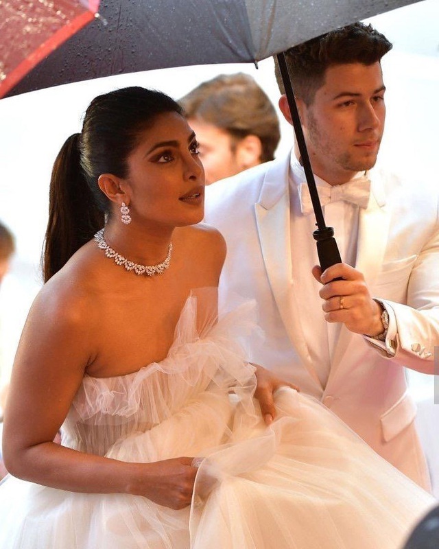 Priyanka Chopra - Nick Jonas: Cặp đôi nổi bật nhất LHP Cannes - 4