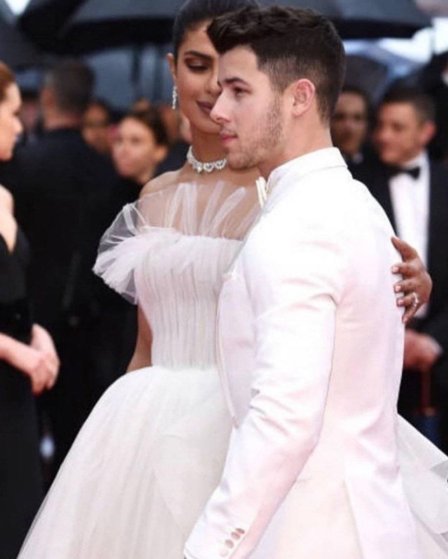 Priyanka Chopra - Nick Jonas: Cặp đôi nổi bật nhất LHP Cannes - 1