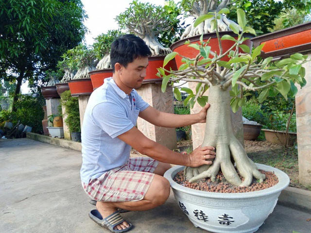  Theo anh Duy Phong, dân chơi sứ chân dài chủ yếu là mua từ Thái Lan, còn làm ra cây sứ này anh là người tiên phong ở Việt Nam 