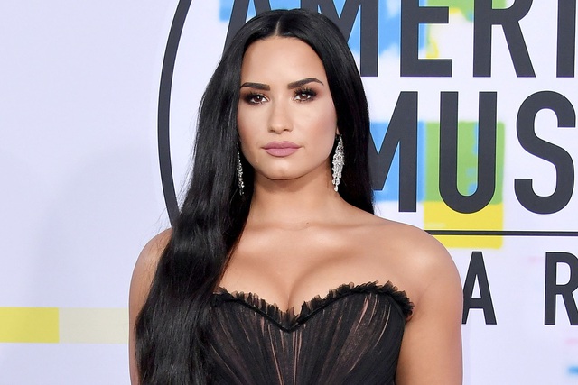  Tối 31/12, Demi Lovato chia sẻ trên trang Instagram cá nhân và cảm ơn gia đình, bạn bè và người hâm mộ vì đã ở bên khi cô bị sốc ma túy suýt chết hồi tháng 7, cô viết: Tôi rất biết ơn vì những bài học mà tôi đã học được trong năm 2018. Tôi sẽ không bao giờ lãng phí thêm một ngày nào nữa. 