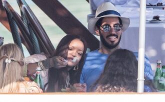 Rihanna hạnh phúc bên bạn trai đại gia