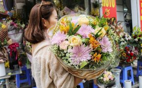 Hoa nhập ngoại đắt gấp 10 hoa thường, “cháy hàng” dịp 20/10