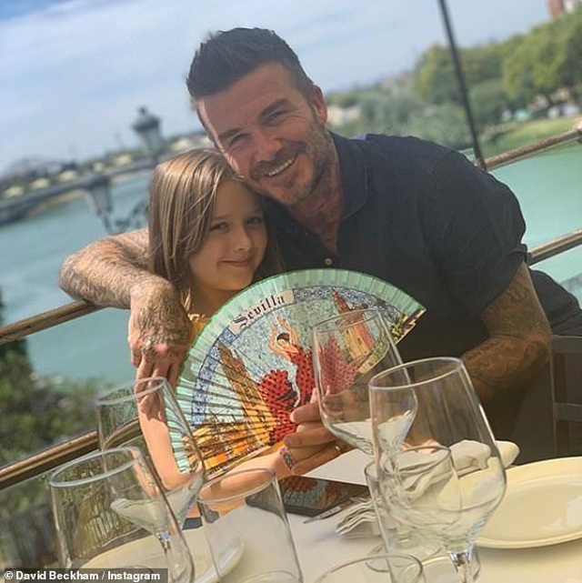 David Beckham trẻ trung bên con trai Romeo - 8