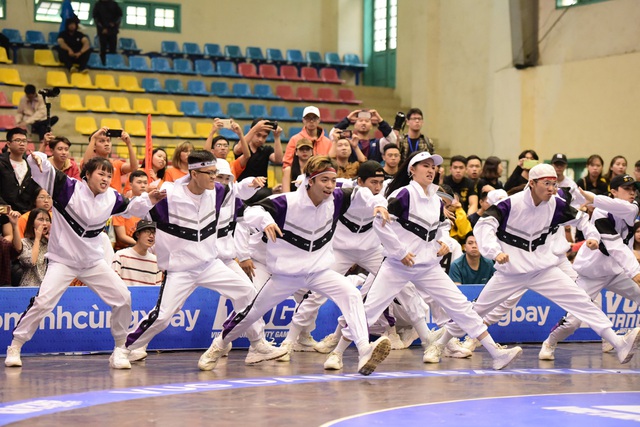 SV Phương Đông nhảy cực đỉnh chiến thắng Dance Battle, SV Thuỷ lợi vô địch Futsal - 6