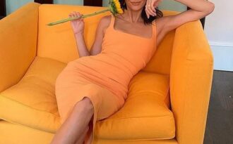 Kendall Jenner khoe dáng chuẩn với váy ôm sát