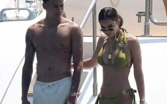 Bạn gái Dele Alli khoe dáng nuột nà