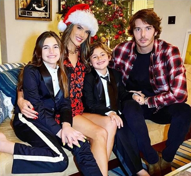 Alessandra Ambrosio vẫn gợi cảm ở tuổi 38 - 8 Alessandra Ambrosio vẫn gợi cảm ở tuổi 38 - 8
