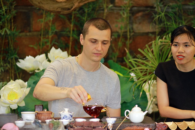 Quán quân pha chế trà thế giới “trình diễn” nghệ thuật pha trà tại Hà Nội - 2