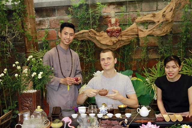 Quán quân pha chế trà thế giới “trình diễn” nghệ thuật pha trà tại Hà Nội - 3