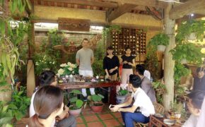 Quán quân pha chế trà thế giới “trình diễn” nghệ thuật pha trà tại Hà Nội