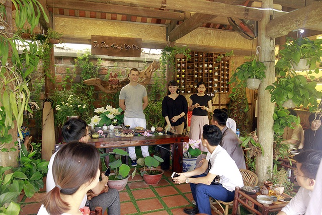 Quán quân pha chế trà thế giới “trình diễn” nghệ thuật pha trà tại Hà Nội - 4