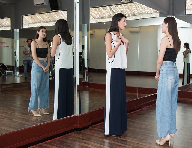 Hoa hậu Quốc tế Mariem Velazco tận tình hướng dẫn Tường San catwalk - 1