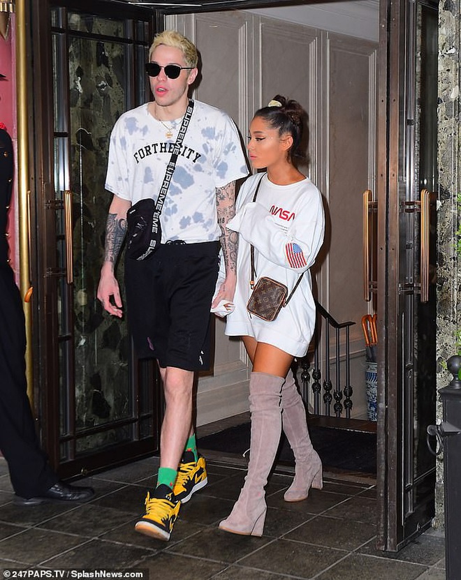 Ariana Grande đột ngột hủy hôn với Pete Davidson - 9