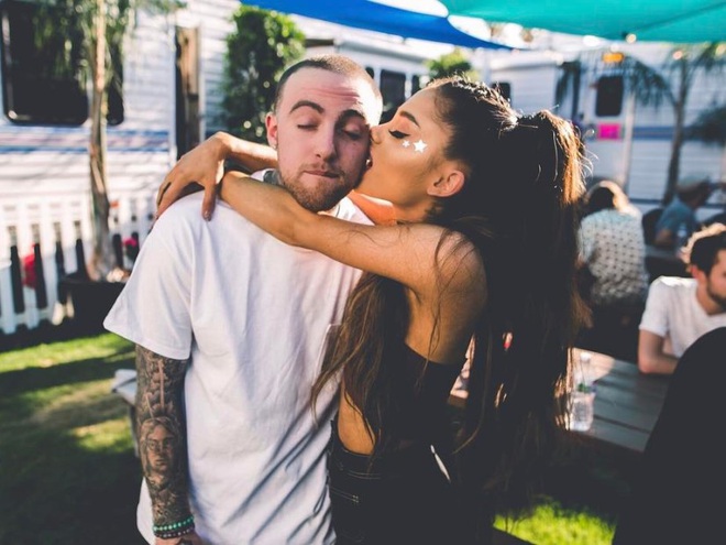 Ariana Grande đột ngột hủy hôn với Pete Davidson - 12