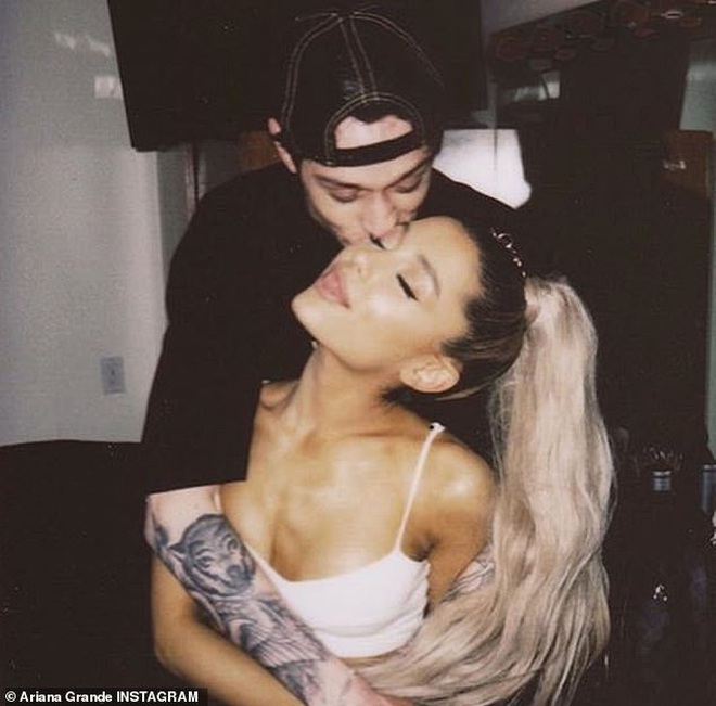 Ariana Grande đột ngột hủy hôn với Pete Davidson - 4