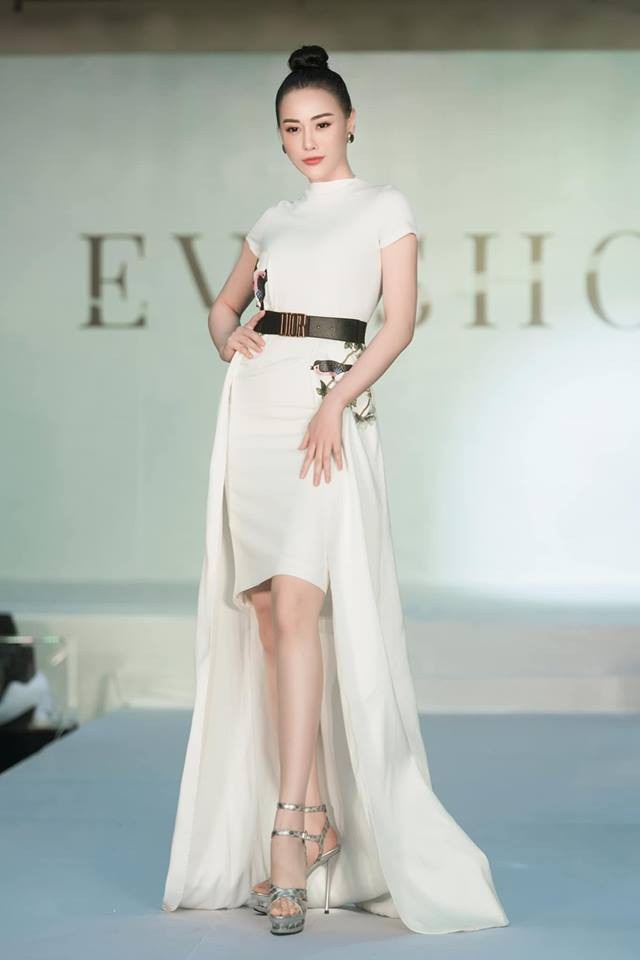 Diễn viên Phương Oanh Quỳnh búp bê làm vedette, tự tin catwalk - 2