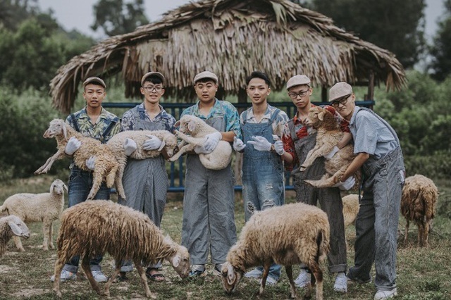 Ảnh kỷ yếu “nông trại vui vẻ” trên thảo nguyên của học sinh Nghệ An - 7