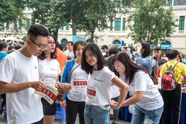 Hàng nghìn người xuống đường tham gia giải chạy đặc biệt giữa Thủ đô - 9