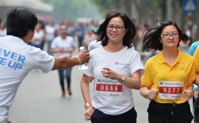 Hàng nghìn người xuống đường tham gia giải chạy đặc biệt giữa Thủ đô