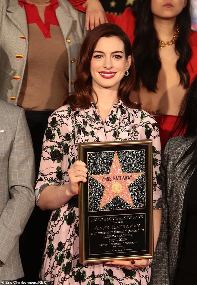 Công chúa Mia Anne Hathaway nhận sao trên Đại lộ danh vọng - 2