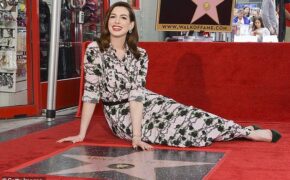 “Công chúa Mia” Anne Hathaway nhận sao trên Đại lộ danh vọng