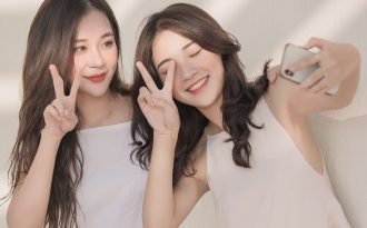 Tình bạn của hai cô gái đẹp từng là “đối thủ” khi thi hoa khôi