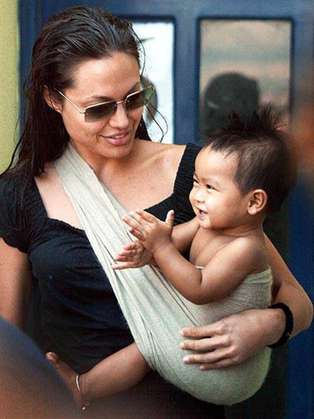 Angelina Jolie xúc động khi đưa Maddox sang Hàn quốc học đại học - 7