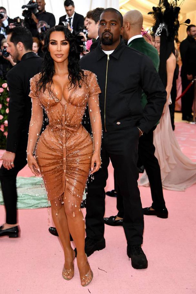 Những cặp đôi hoàn hảo trên thảm đỏ Met gala 2019 - 20