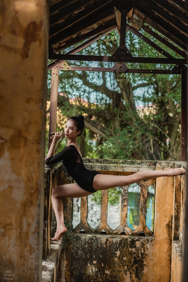 Bộ ảnh thiếu nữ múa ballet trong toà viện cổ thu hút dân mạng - 9