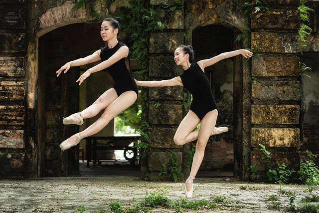 Bộ ảnh thiếu nữ múa ballet trong toà viện cổ thu hút dân mạng - 2