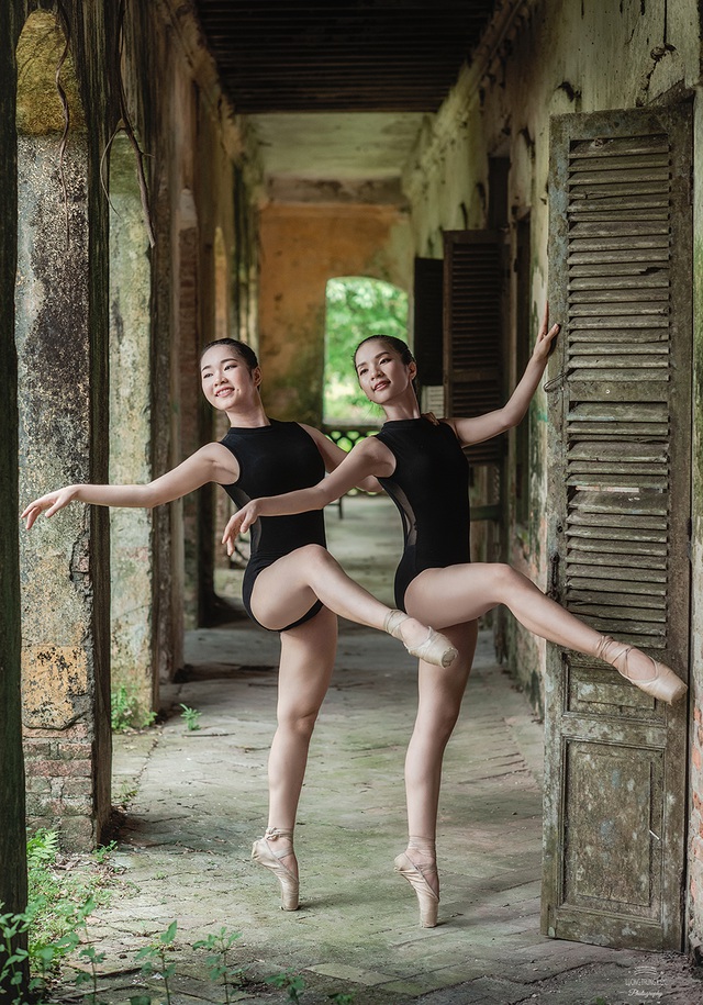 Bộ ảnh thiếu nữ múa ballet trong toà viện cổ thu hút dân mạng - 1