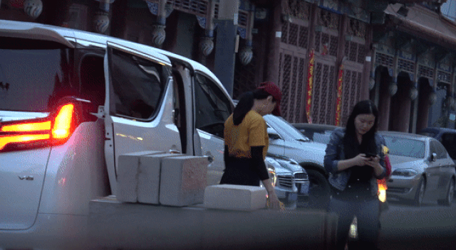 Lộ vòng hai to bất thường, Phạm Băng Băng vẫn từ chối nói về đám cưới