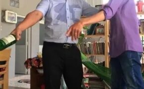 Tình huynh đệ “nát bươm” vì “không uống là khinh”