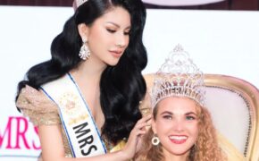 Loan Vương trao vương miện cho người kế nhiệm tại Hoa hậu Quý bà quốc tế 2019