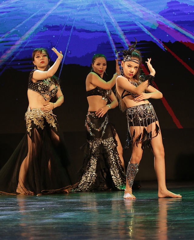 Đêm hội ngộ nóng bỏng của những vũ công bellydance - 11