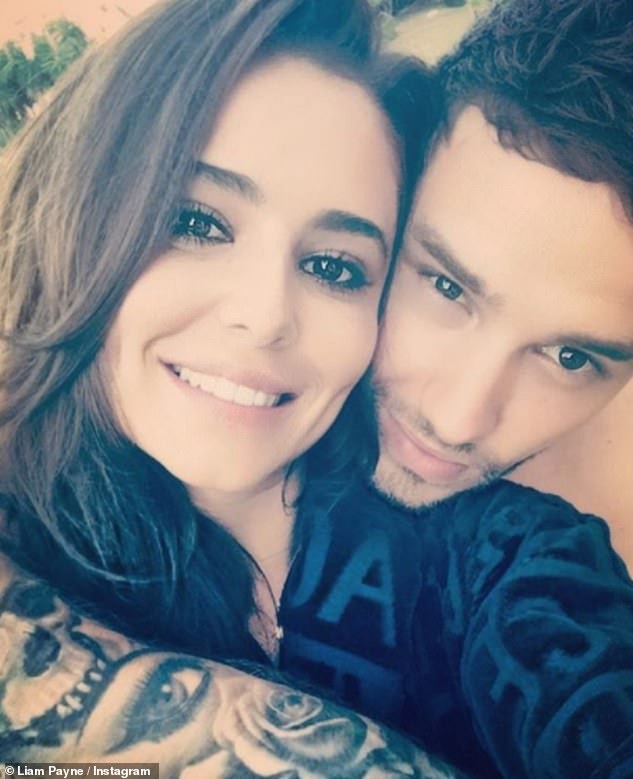  Cheryl và bạn trai kém 9 tuổi Liam Payne đã chia tay nhau nhưng đều có trách nhiệm với cậu con trai nhỏ và Liam Payne cũng thể hiện sự ủng hộ với bạn gái cũ khi nghe tin cô ra mắt ca khúc mới. 