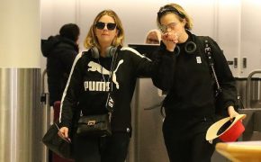 Siêu mẫu Cara Delevingne hạnh phúc bên bạn gái đồng tính