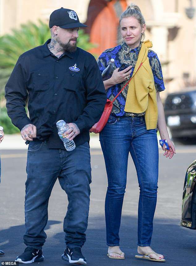  Cameron Diaz đang sống hạnh phúc bên rocker kém 7 tuổi, Benji Madden. 